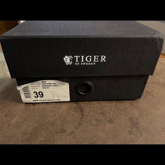 Tiger of Sweden Classic Suede Pump - Picture 3 of 4